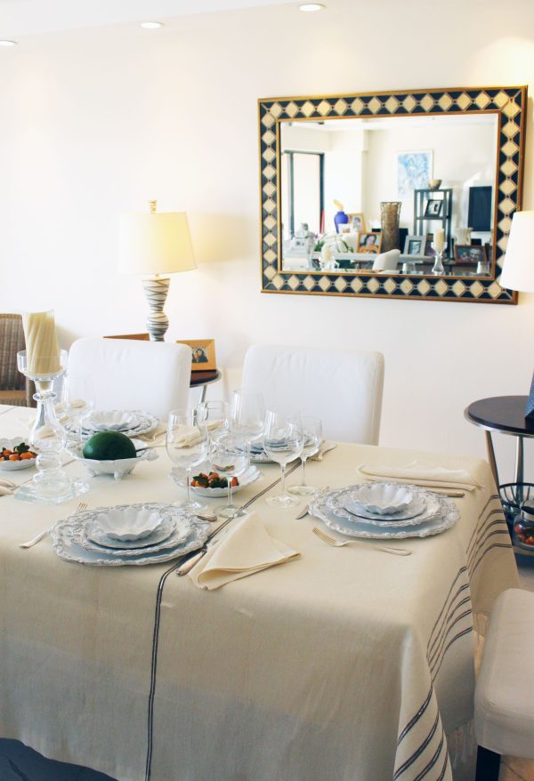 Set of Tablecloth with Metallic Stripes and its 12 napkins
