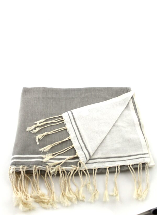 https://www.scentsandfeel.com/wp-content/uploads/2013/12/841-Fouta-Split-Colors-Canvas-scaled-600x819.jpg