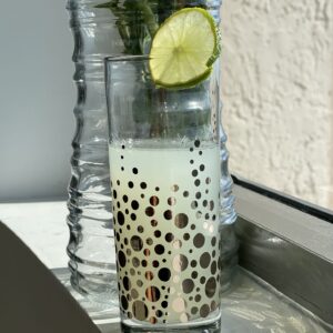 Set of 6 Tall Glasses Filled Bubbles
