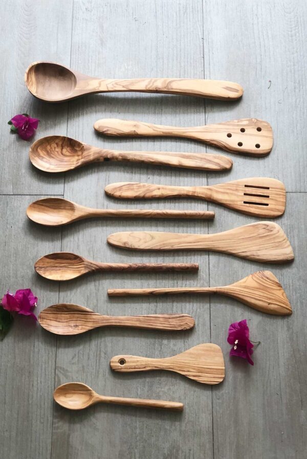 https://www.scentsandfeel.com/wp-content/uploads/2020/02/scents_and_fell_olive_wood_ustensils-600x897.jpg