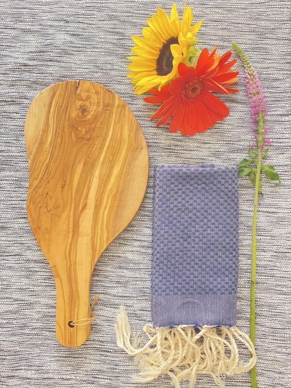 Olive Wood Drop Shape Cutting Board 10 - Scents & Feel