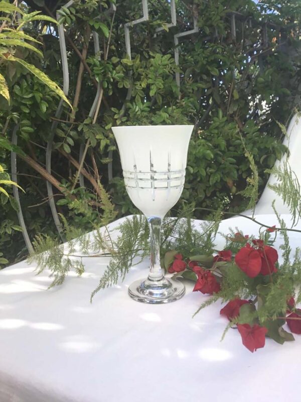 https://www.scentsandfeel.com/wp-content/uploads/2022/01/moroccan-set-of-wine-glasses-WHITE-with-stripes-600x800.jpg