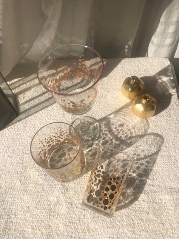 https://www.scentsandfeel.com/wp-content/uploads/2023/01/GOLD-SPOTS-CLEAR-GLASSES-600x800.jpg