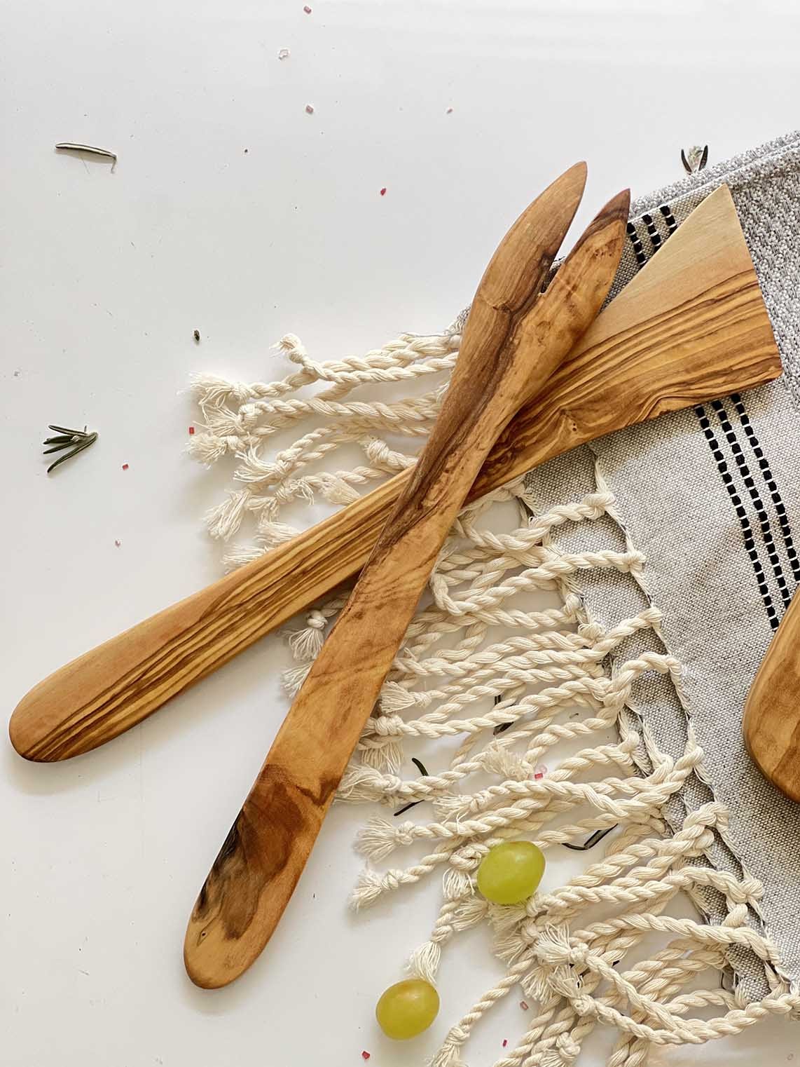 Olive Wood Set of 2 Pasta Servers – Scents & Feel